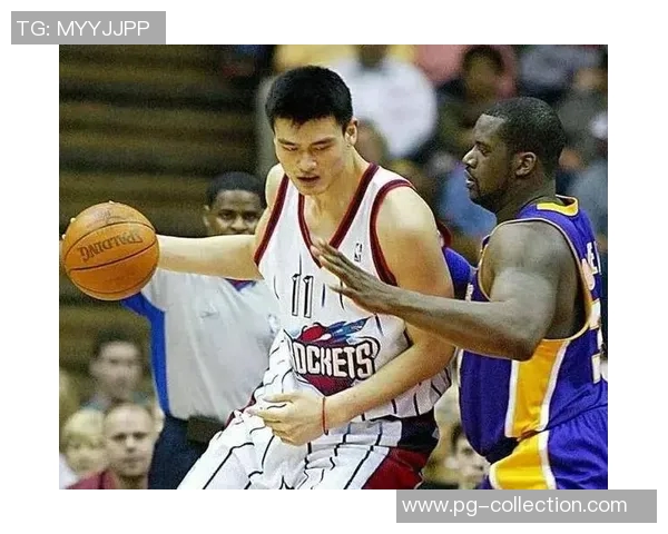 邓肯与姚明重聚篮球场，共话传奇岁月与友谊的深厚情谊