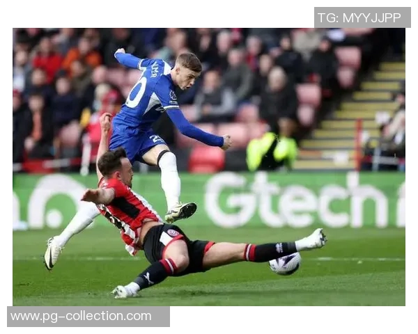 中超联赛曼联与切尔西激战成平局绝杀瞬间引发全场热议 中超联赛曼联与切尔西激战成平局绝杀瞬间引发全场热议