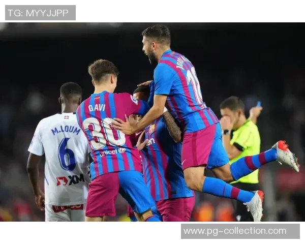 西甲经典对决AC米兰与巴萨激战成平局红牌事件引发全场热议 西甲经典对决AC米兰与巴萨激战成平局红牌事件引发全场热议